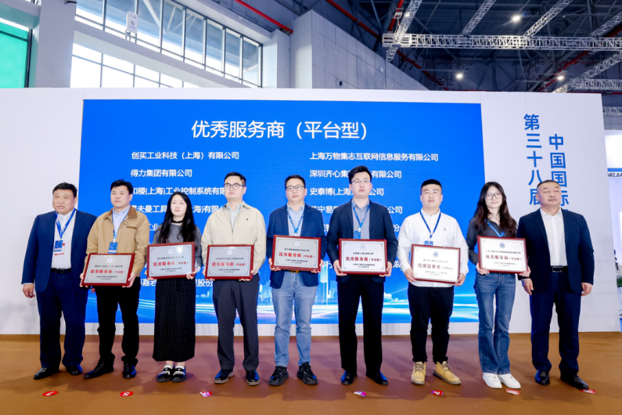 一群人站在一起

AI 生成的内容可能不正确。