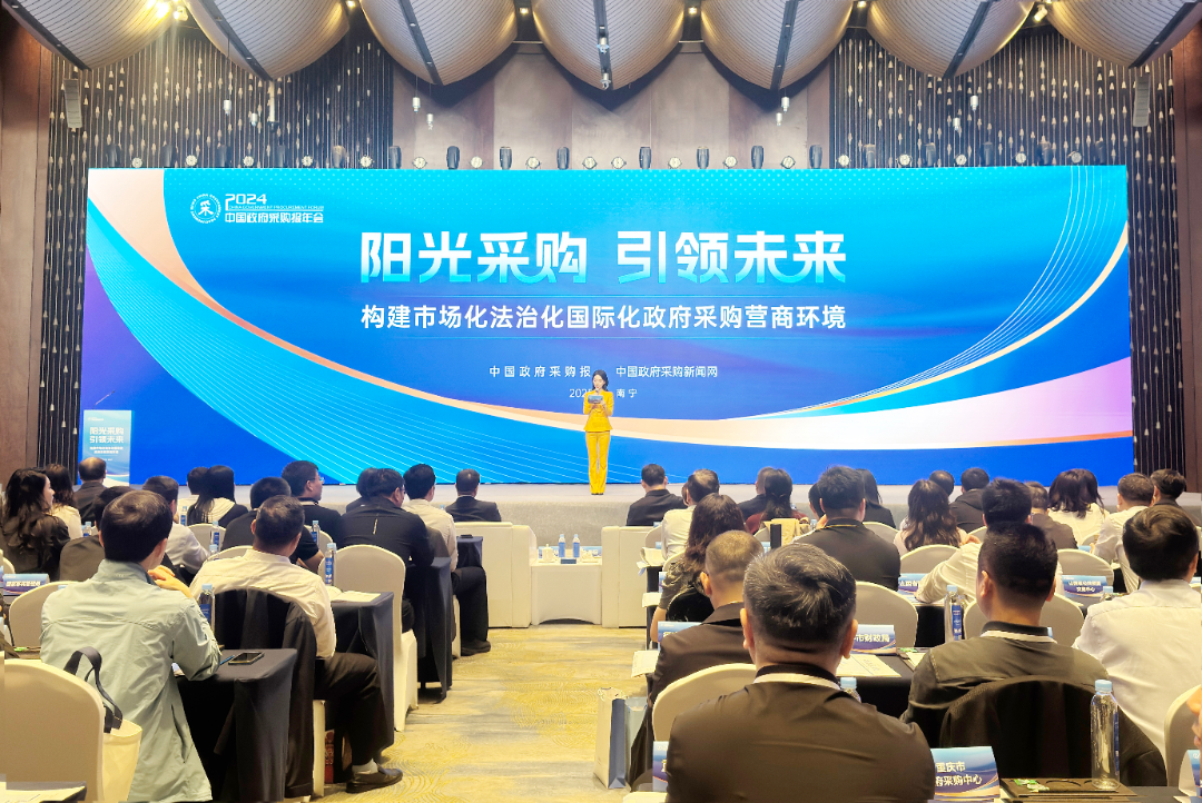 人们在看台上的人在人群里

AI 生成的内容可能不正确。