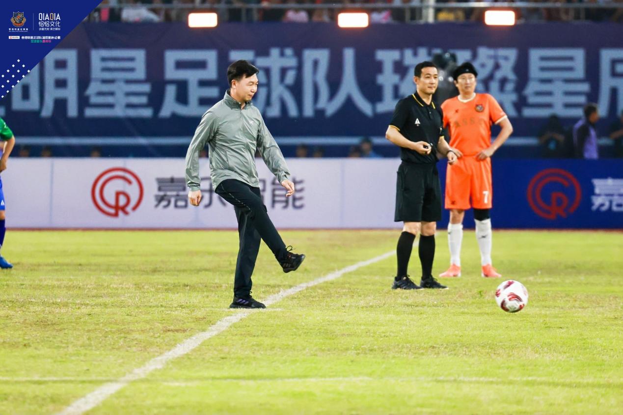 5.慈溪市副市长叶曙明进行开球仪式