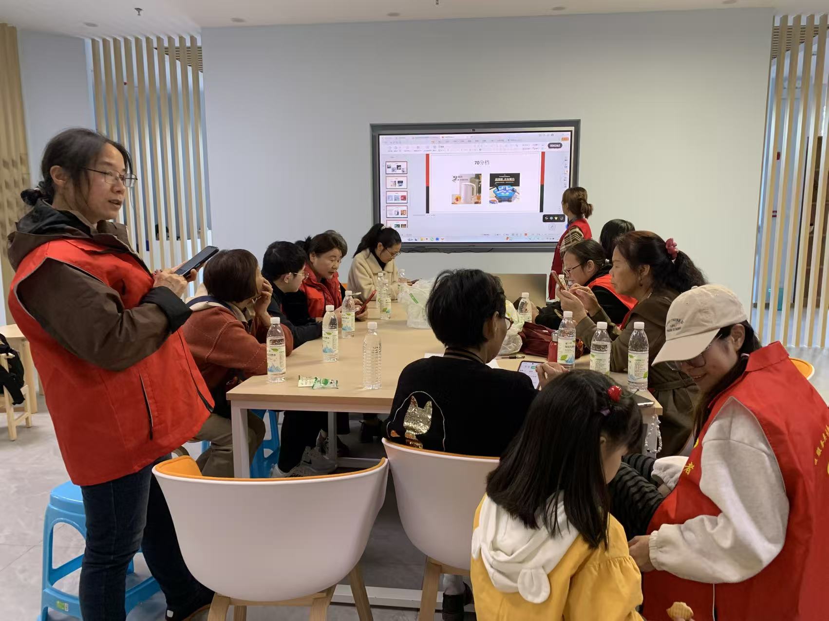 G:/06社工站(2024-2025)/00南亚花园社区社会工作室/活动照片/澄禾工驿/2f581a003346006d6d12ba81a6fd04c0.jpg2f581a003346006d6d12ba81a6fd04c0 G:/06社工站(2024-2025)/00南亚花园社区社会工作室/活动照片/澄禾工驿/2f581a003346006d6d12ba81a6fd04c0.jpg2f581a003346006d6d12ba81a6fd04c0