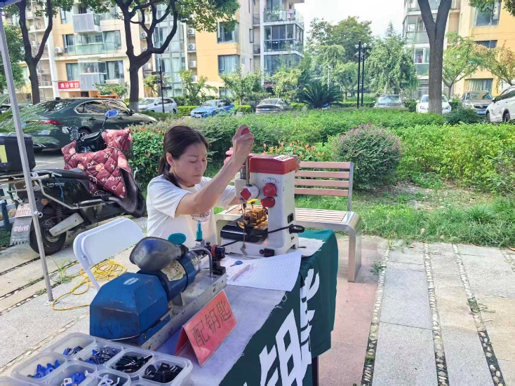 E:/金鸡湖街道2025年度社区党组织委托社会组织承接为民服务项目/东湖大郡/活动四东湖悦集/第一次/照片/d92bfd33be4de5659cc596e8d2470b54.jpgd92bfd33be4de5659cc596e8d2470b54