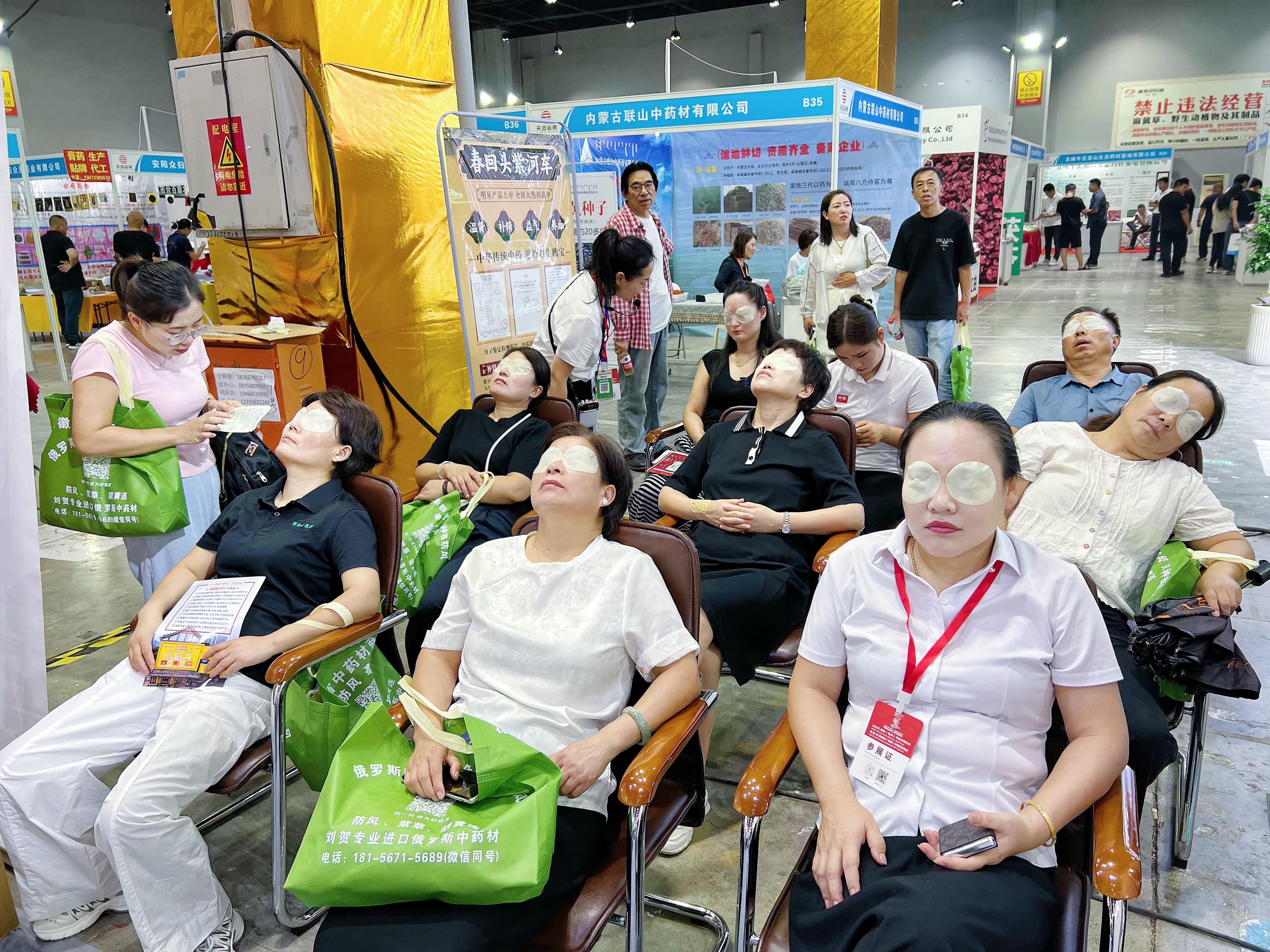 2025药博会盛大开幕，【华庄药业】闪耀盛会，精彩续航(图11)